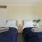 Leconfield Close - Comfy house and free parking