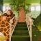 Alice Wonderland B&B - Дуншань