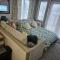 Carnforth - Caravan - sleeps 6 - Dog Friendly - 康福斯