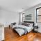 20 MIN to Manhattan! 2BR Luxurious Comfy & Spotless - Newark