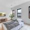 20 MIN to Manhattan! 2BR Luxurious Comfy & Spotless - Newark