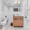 20 MIN to Manhattan! 2BR Luxurious Comfy & Spotless - Newark