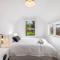 3 Bedroom House - Free Parking