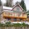 13 Mi to Skiing Downtown Wallace Home with Deck - والاس