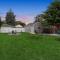 Modern Retreat, Double lot with Pergola, Fire pit, Game room, 5 min to Brookfield Zoo - Brookfield