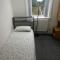Cozy 2 Bedroom House in Bradford with 2 private car parking and garden - Bradford