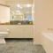 Stunning Darling Harbour View Apartment & Parking