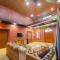 Stone Casa by VGH 4Bhk Villa with Swimming Pool - 马哈巴莱斯赫瓦尔