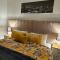 Glebe House - 2 Bedroom Luxury House with 4 Beds, Free Private Parking with Access to City Centre, and Near the Motorway - Moston