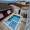 Casa no Centro de Bertioga com Piscina