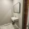 ENTIRE BACHELOR UNIT EN-SUITE ACROSS FROM GOOGLE - br4 - كيتشنر