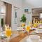 NEW 5BR Villa w Man Cave PALM BEACH