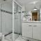 Vintage Charm 3BR Abode - Views丨 Parking丨Gym丨 Pool