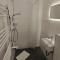 STAYaWHILE Apartment COMFORT nähe Herzzentrum, Bali Therme, Kurpark GOP, free Parking, Netflix, Boxspringbett, neues Duschbad