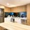 Modern 2BR Apt in Adelaide CBD with Pool-Gym-BBQ Modern 2BR Apt in Adelaide CBD with Pool-Gym-BBQ
