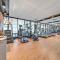 Serene Stay - 1BR Apt with Pool, Gym, Steam, Sauna - 阿德莱德