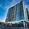 Serene Stay - 1BR Apt with Pool, Gym, Steam, Sauna - 阿德莱德