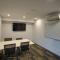 Modern 2 Bedroom Apartment - Adelaide CBD