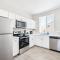 Chic and Spacious Two Bedroom with Convenient Free Parking - Glendale