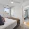 Walk to Restaurants Outdoor Patio with Grill and Fit Pit 1 Mile to Stadium and Downtown - 纳什维尔