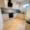 R3 - Stylish En-Suite Private Room with Kitchenette near QE Hospital - Birmingham