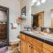 Woodsy Silverthorne Lower Level Unit with Patio - 西尔弗索恩