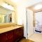 Residence Inn by Marriott Mississauga-Airport Corporate Centre West