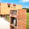 Charming Holiday Home with Private Pool - Hautefort