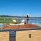 Luxury houseboat for 2 people, by the sea