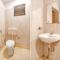 FabExpress Golden Suites - Nr Park Circus 7 point - Kalkata