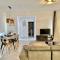 H&O Boulevard Breeze APARTMENT!