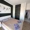 H&O Boulevard Breeze APARTMENT!