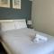 Brixham View House -Spectacular views over the bay and close to beach with parking - Goodrington