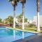 Family House with Pool and Garden in Leon - San José de Otates