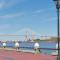 Private Patio - 5 mins to Forsyth & DT - Sleeps 10 - Savannah