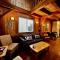 Waterfront Timber-Frame Cottage!