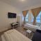 Modernes Apartment mit 2 Schlafzimmern und Privatparkplatz nahe Innenstadt