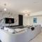 Livbnb-A JBR Escape Spacious 3 BR with Pool Table - Dubaj