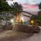 Treebo Vista Lago With Lake View - 比姆塔尔