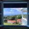 Cheerful 3 bedroom home with stunning views
