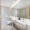 Elegant, Relaxing 3-Bedroom Apartment in Perfect Location at Canal Front 1 - Dubaj