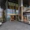 Bay View 2 Bed Highrise Apt with Free Parking - Sydney