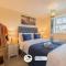 3 Bed Detached House By B and R Serviced Accommodation Amesbury With Free Parking & Garden