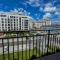 Cityscape Oasis, Stylish & Cozy Apt, Private Parking - 布拉索夫