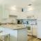 7 D, One Bedroom Condo