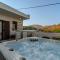 Casa Kastella, private jacuzzi & BBQ facilities!