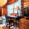 Stylish Forest Lodge with Large Hot Tub, Firepit and Fireplace minutes to Gore Mountain - North Creek