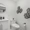 NEW Stylish 1BR Apartment With BBQ and Situated Close to the Falls and Can Sleep 4 Guests - Niagara Falls