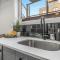 NEW Stylish 1BR Apartment With BBQ and Situated Close to the Falls and Can Sleep 4 Guests - Niagara Falls