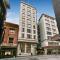 Spacious Designer Warehouse Melbourne CBD Apartment